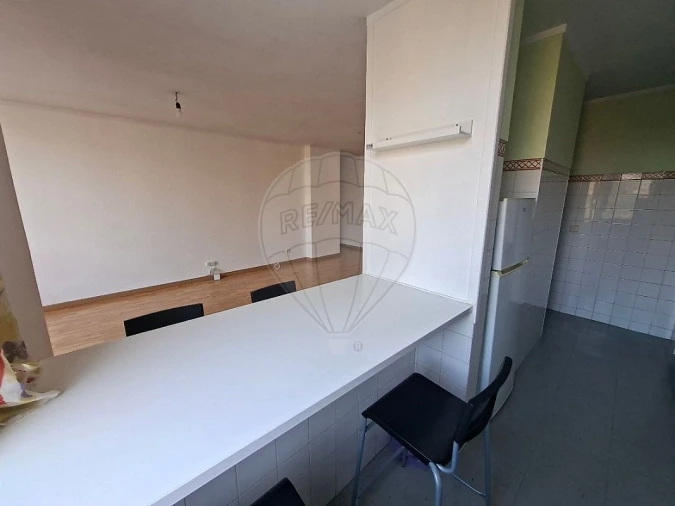 Apartamento T1 para Arrendamento em Massamá e Monte Abraão Foto 1