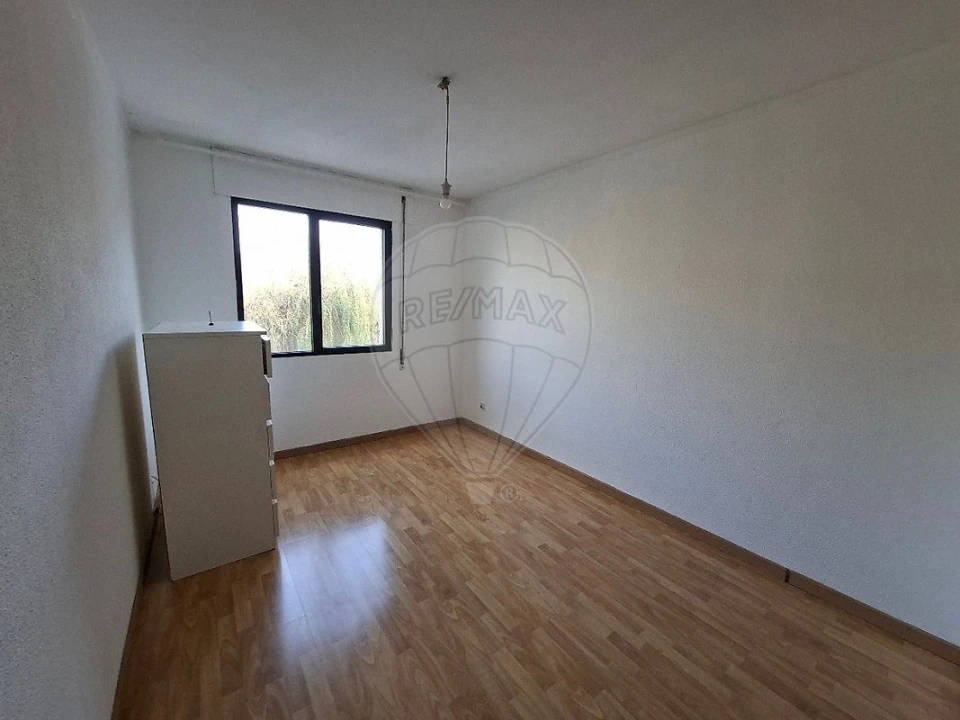 Apartamento T1 para Arrendamento em Massamá e Monte Abraão Foto 5