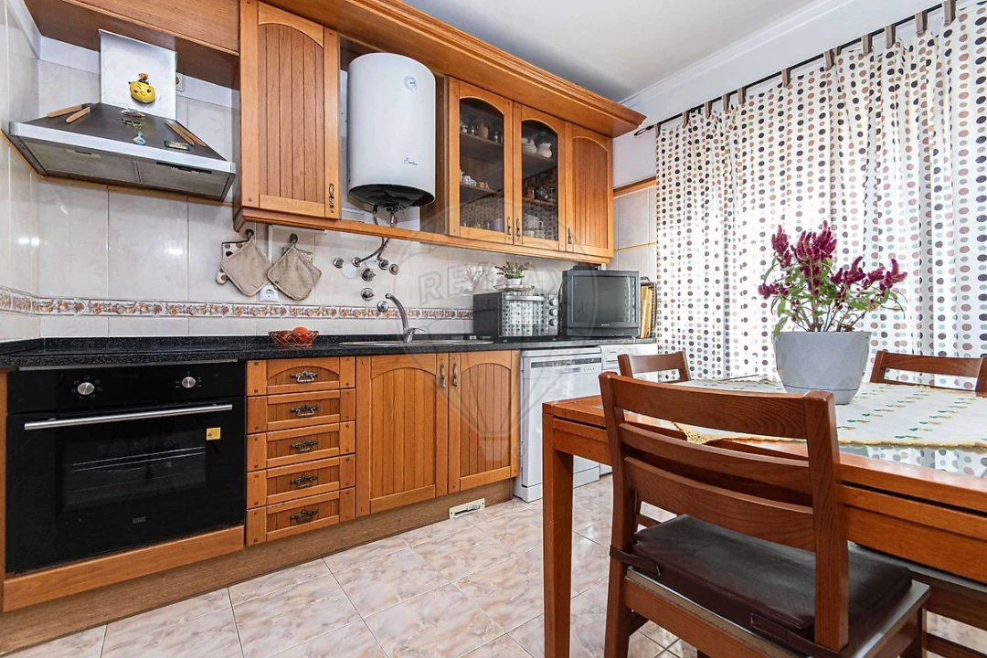 Apartamento T3 para Venda em Carregado e Cadafais Foto 24