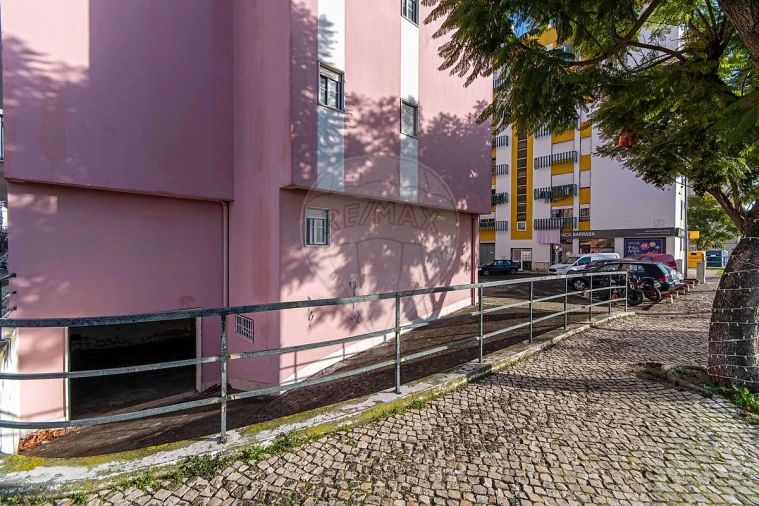 Apartamento T3 para Venda em Carregado e Cadafais