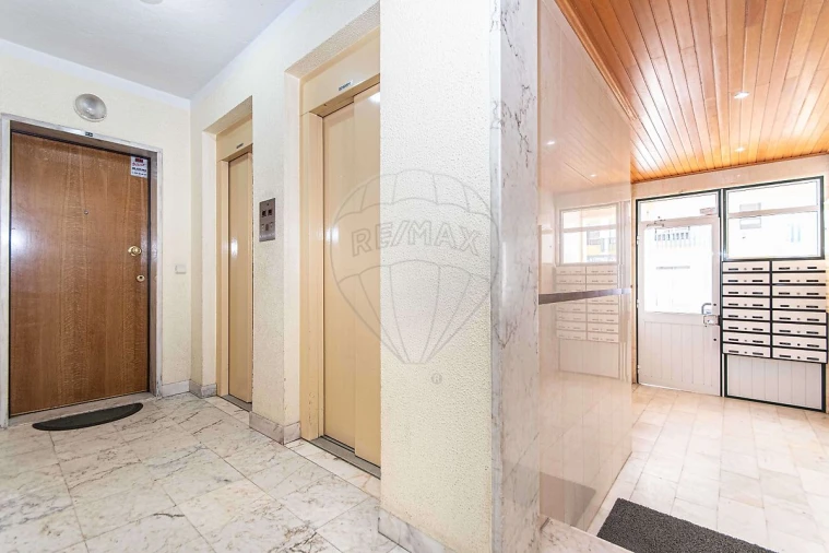 Apartamento T3 para Venda em Carregado e Cadafais Foto 26