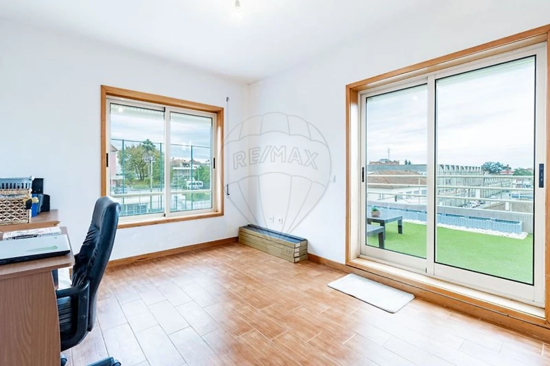 Apartamento T2 para Venda em Paços de Brandão Foto 12