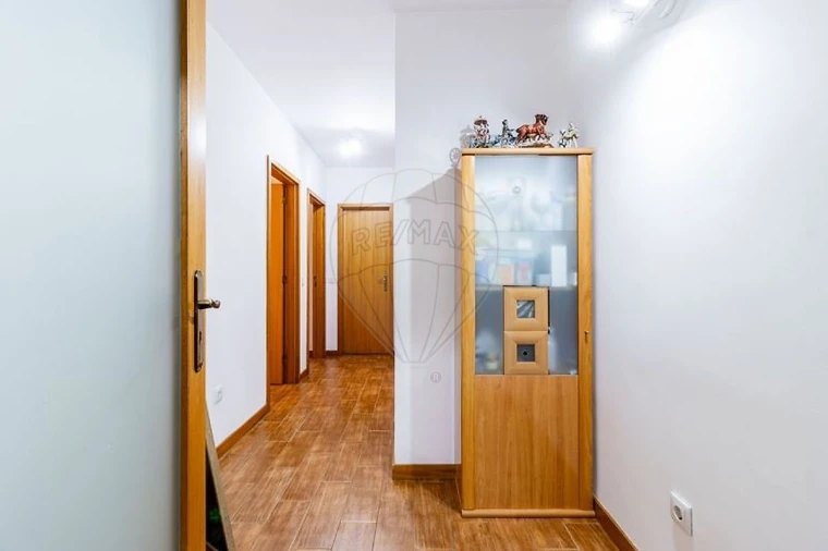 Apartamento T2 para Venda em Paços de Brandão Foto 7