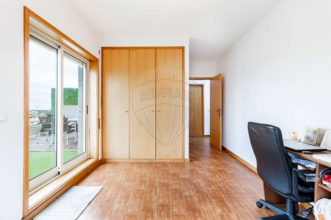 Apartamento T2 para Venda em Paços de Brandão Foto 11