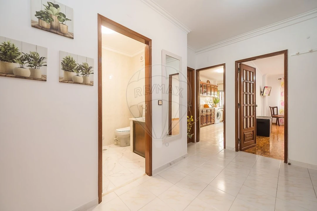 Apartamento T2 para Venda em Venteira Foto 8