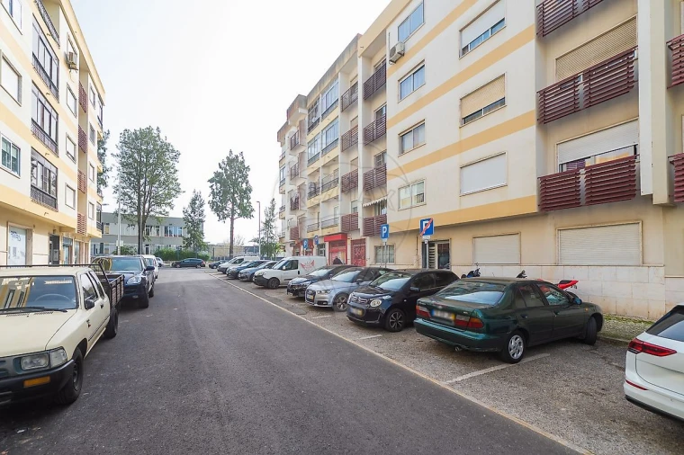 Apartamento T2 para Venda em Venteira Foto 34