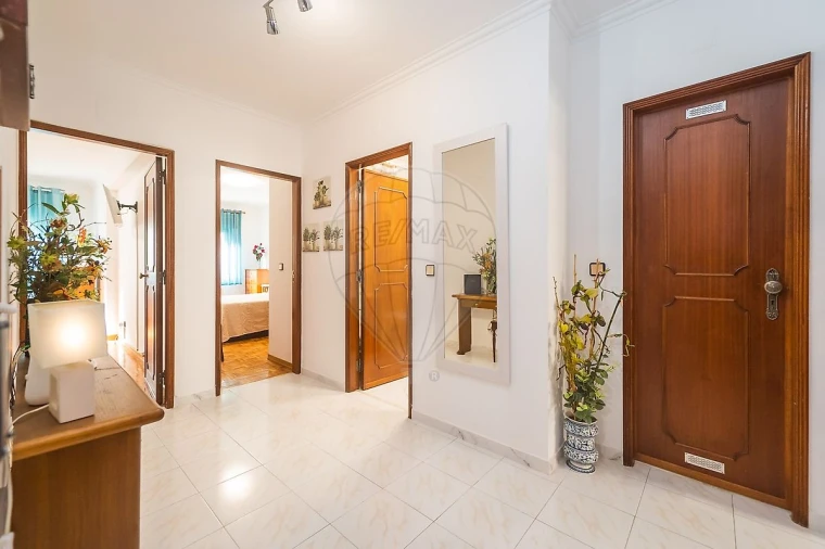 Apartamento T2 para Venda em Venteira Foto 4