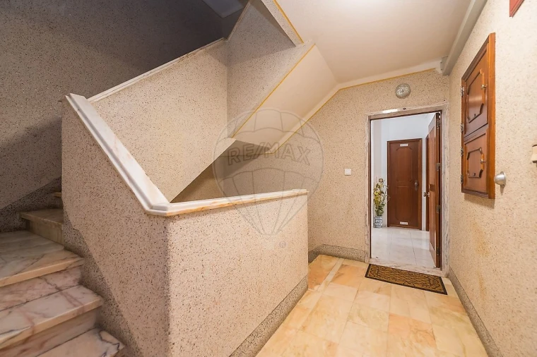 Apartamento T2 para Venda em Venteira Foto 2