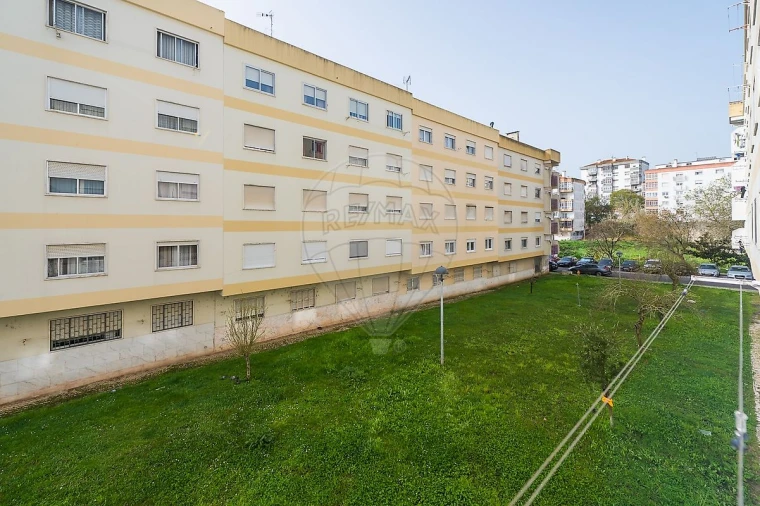 Apartamento T2 para Venda em Venteira Foto 14