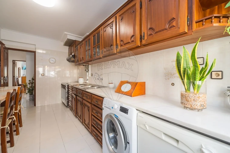 Apartamento T2 para Venda em Venteira Foto 24