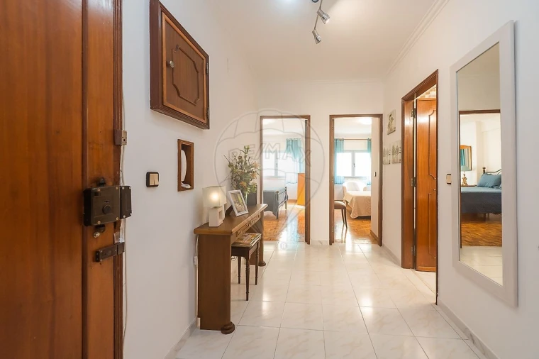 Apartamento T2 para Venda em Venteira Foto 29