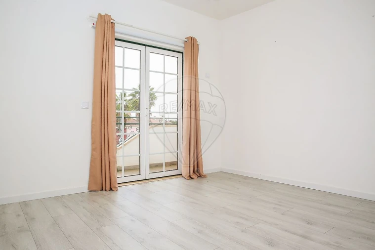 Moradia T3 para Venda em Azambuja Foto 33