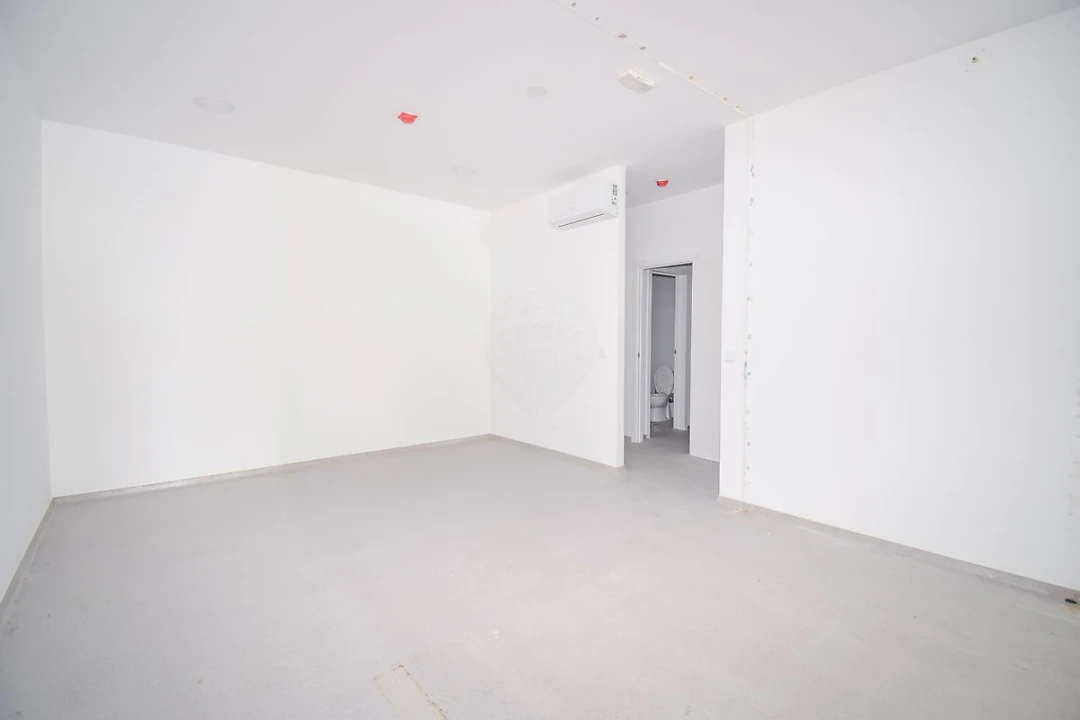 Loja para Arrendamento em São Domingos de Rana Foto 4