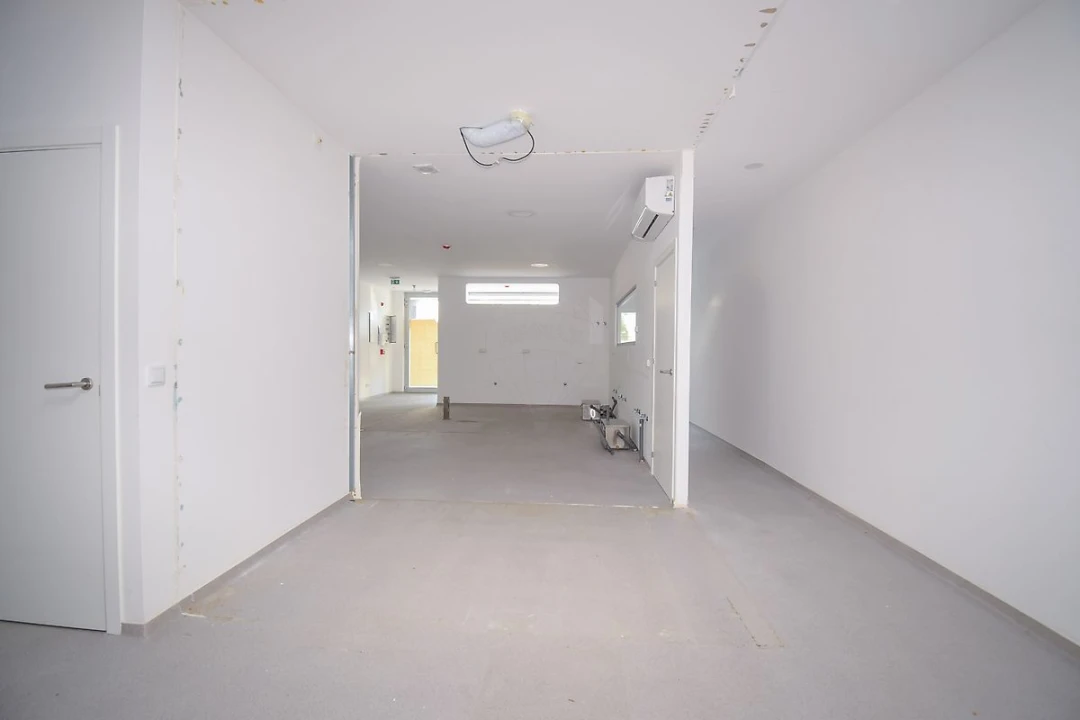 Loja para Arrendamento em São Domingos de Rana Foto 17