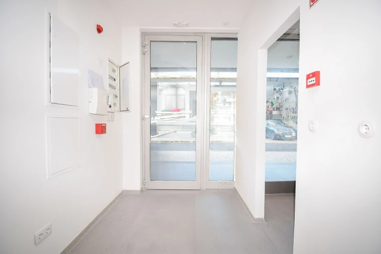 Loja para Arrendamento em São Domingos de Rana Foto 7