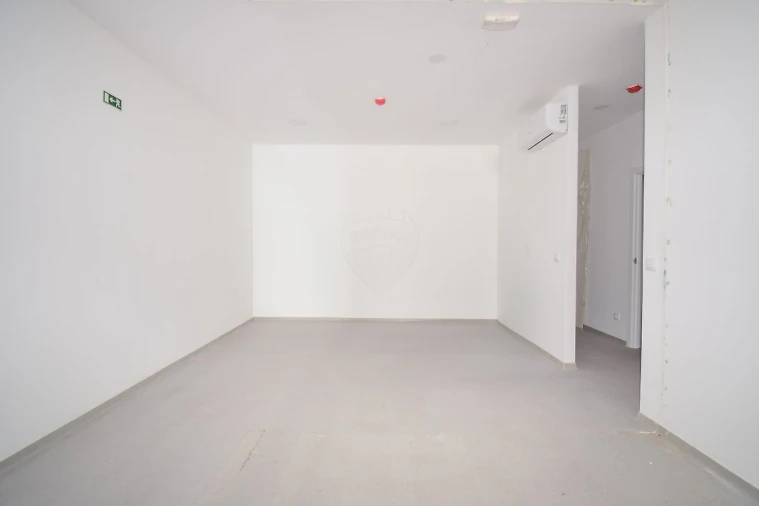 Loja para Arrendamento em São Domingos de Rana Foto 5