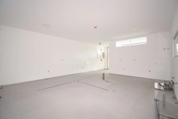 Loja para Arrendamento em São Domingos de Rana Foto 15