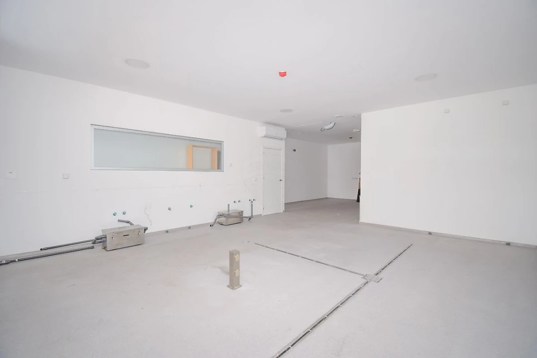 Loja para Arrendamento em São Domingos de Rana Foto 13