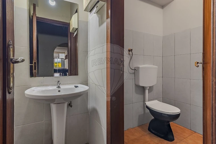 Loja para Arrendamento em Aguas Santas Foto 3