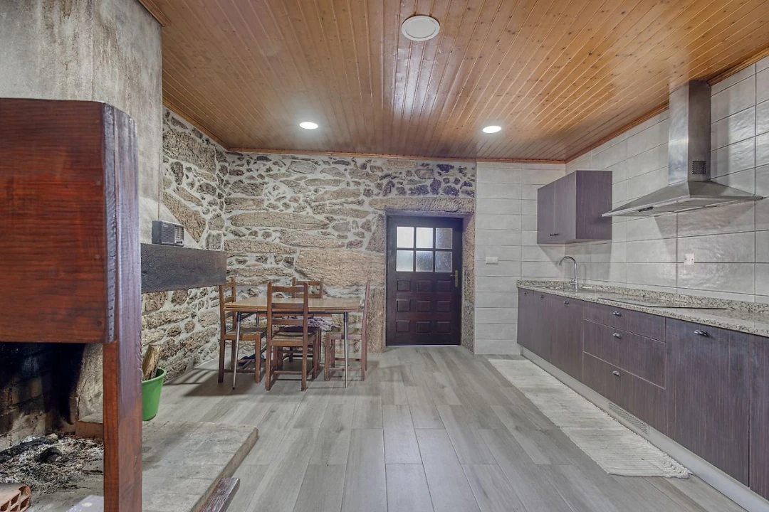 Moradia T4 para Venda em Santa Marinha Foto 7