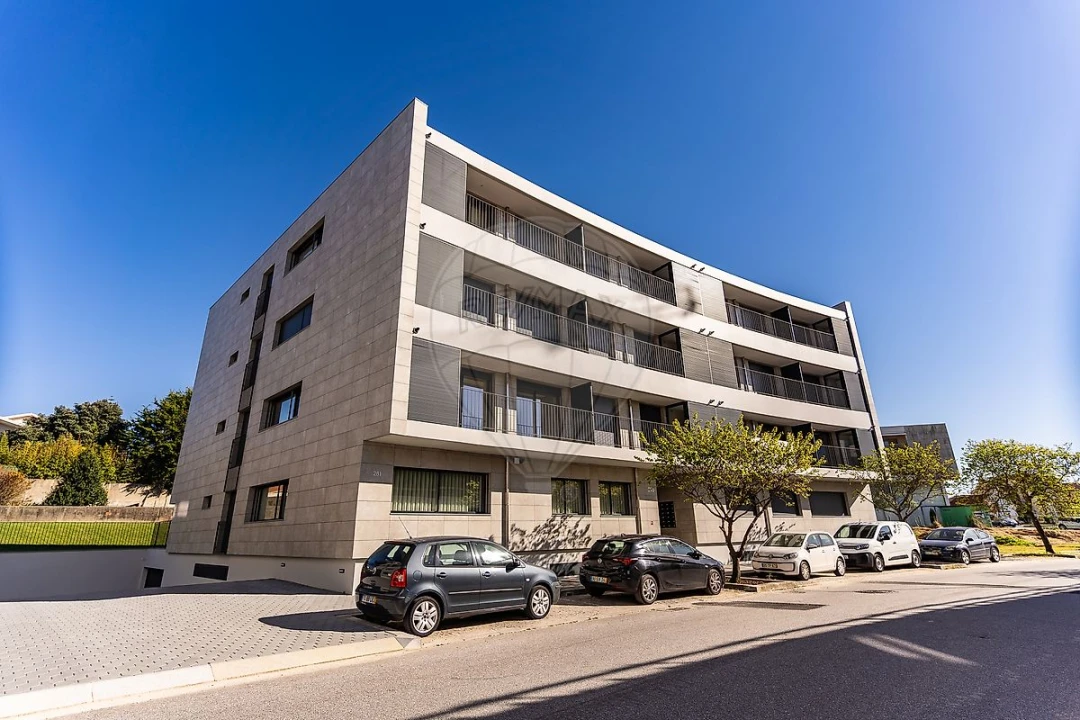 Apartamento T2 para Arrendamento em Madalena Foto 12