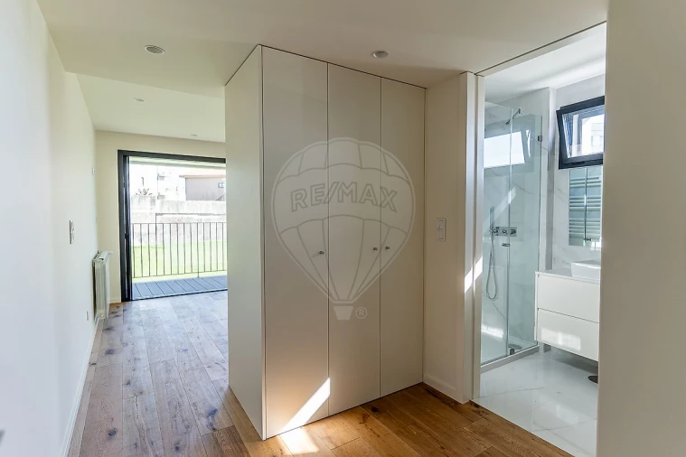 Apartamento T2 para Arrendamento em Madalena Foto 4