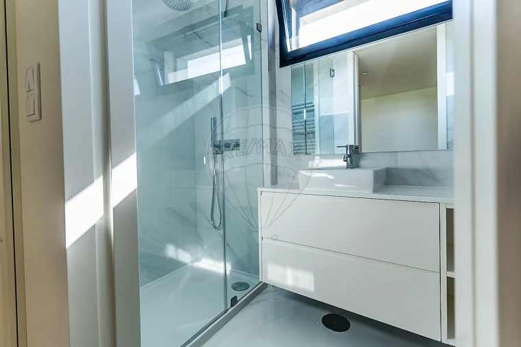 Apartamento T2 para Arrendamento em Madalena Foto 8