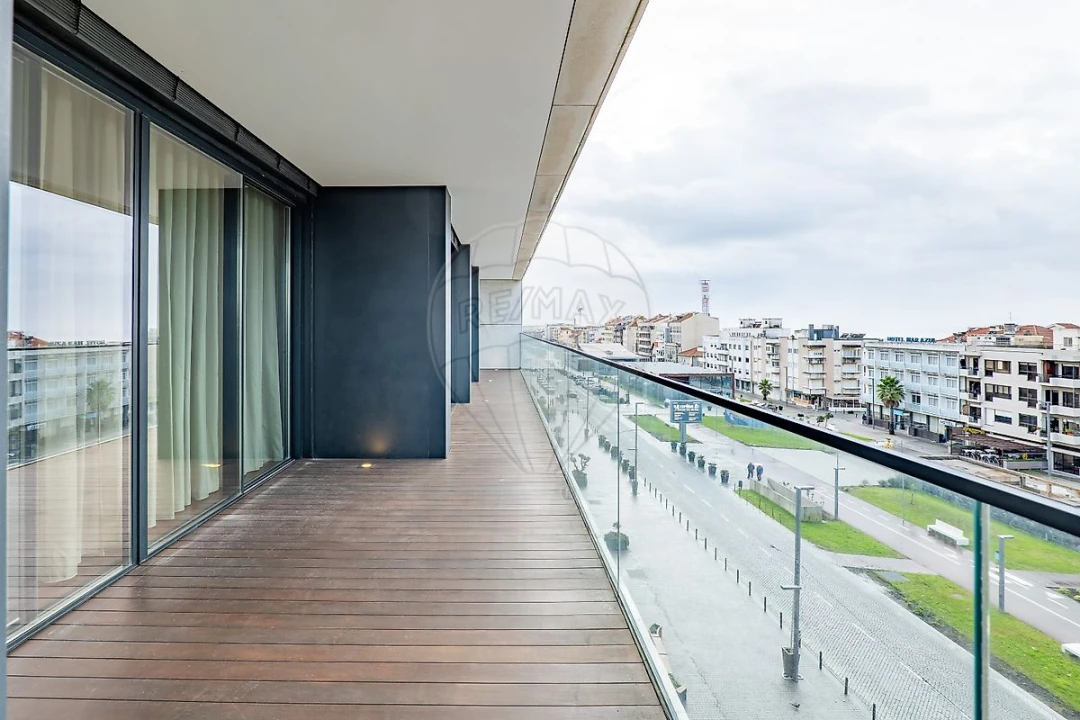 Apartamento T4 para Venda em Espinho Foto 16