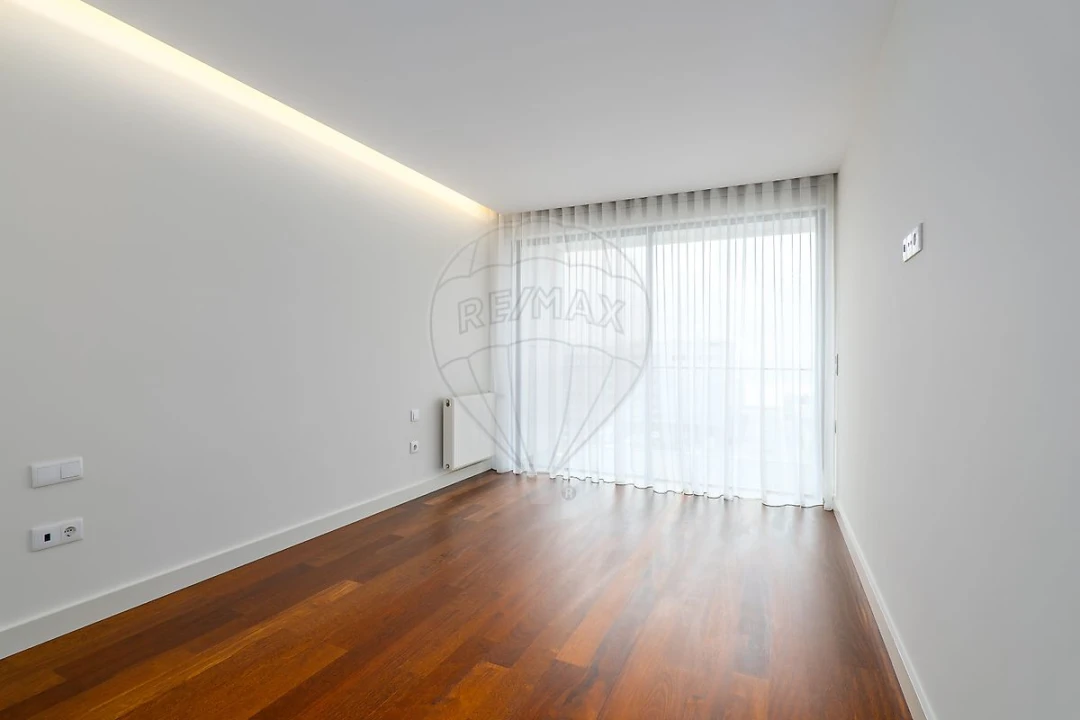 Apartamento T4 para Venda em Espinho Foto 14