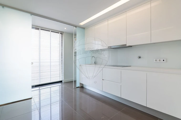 Apartamento T4 para Venda em Espinho Foto 10