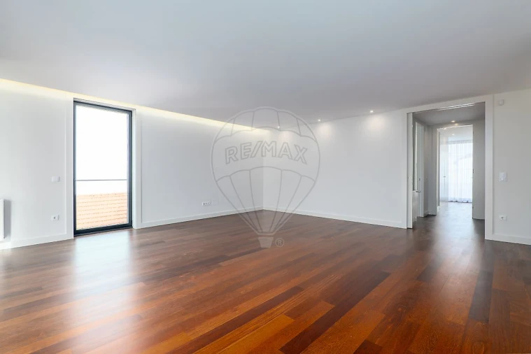 Apartamento T4 para Venda em Espinho Foto 7