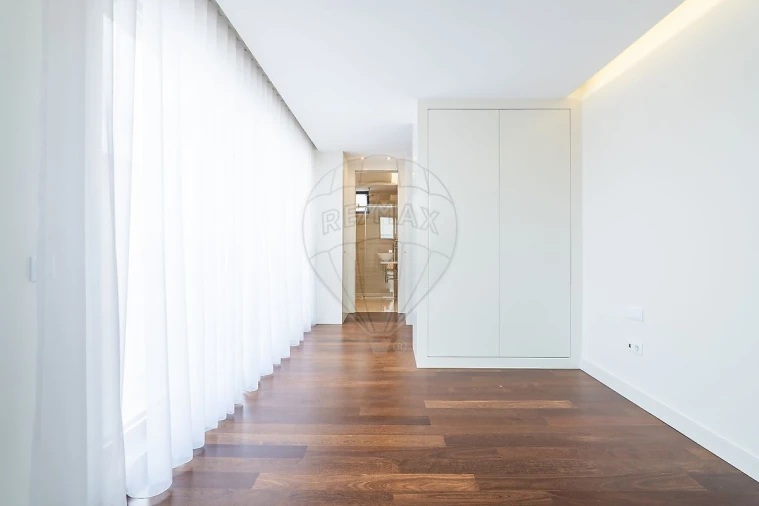 Apartamento T4 para Venda em Espinho Foto 11