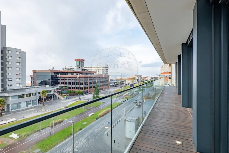 Apartamento T4 para Venda em Espinho Foto 18