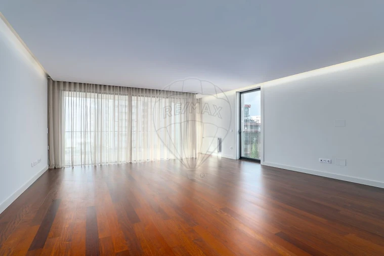 Apartamento T4 para Venda em Espinho Foto 9