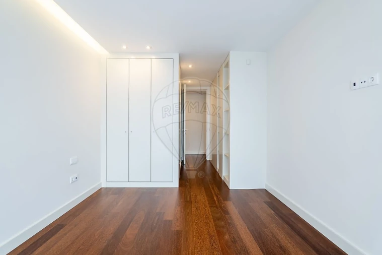 Apartamento T4 para Venda em Espinho Foto 13