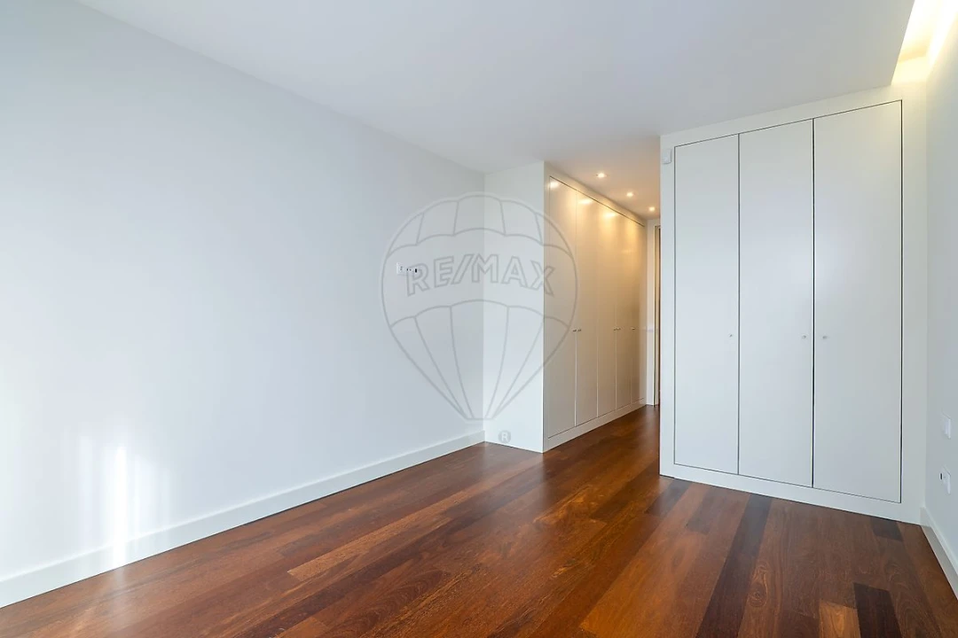 Apartamento T4 para Venda em Espinho Foto 12