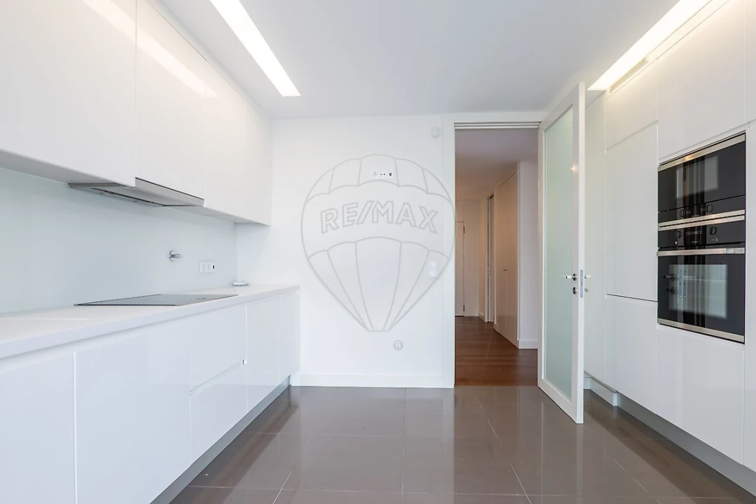 Apartamento T4 para Venda em Espinho Foto 8