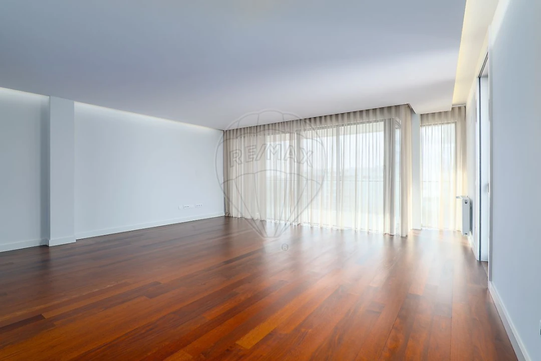 Apartamento T4 para Venda em Espinho Foto 6