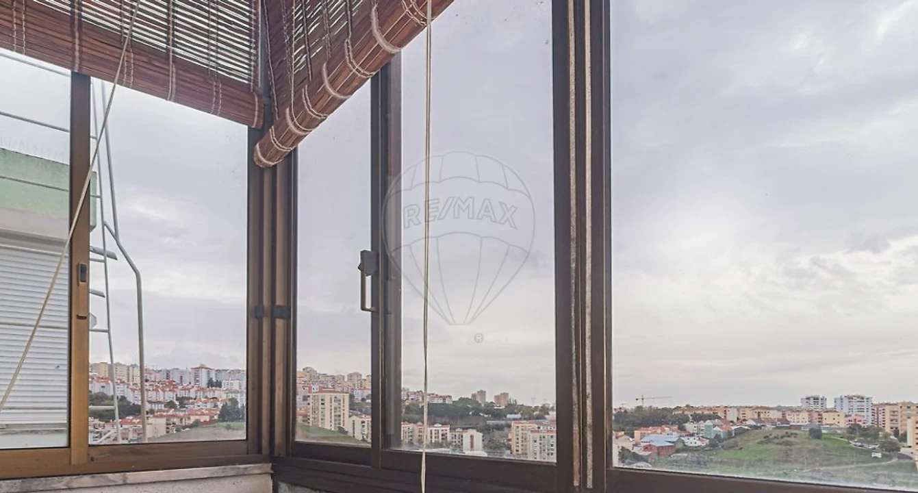 Apartamento T2 para Venda em Odivelas Foto 2