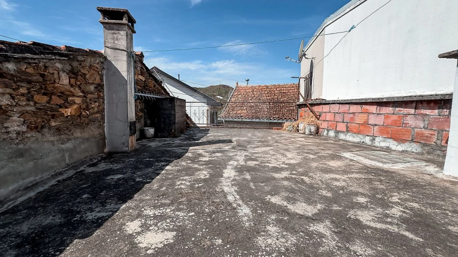 Moradia T2 para Venda em Janeiro de Baixo Foto 41