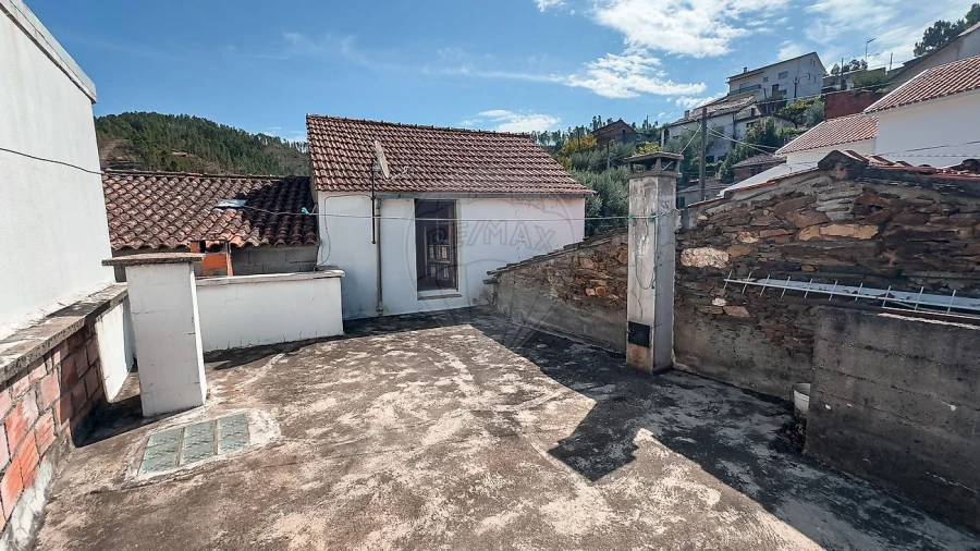 Moradia T2 para Venda em Janeiro de Baixo Foto 42