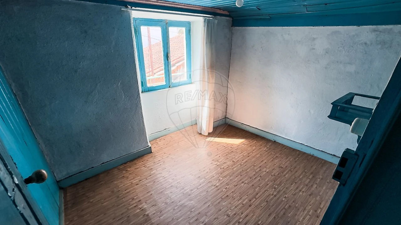 Moradia T2 para Venda em Janeiro de Baixo Foto 37