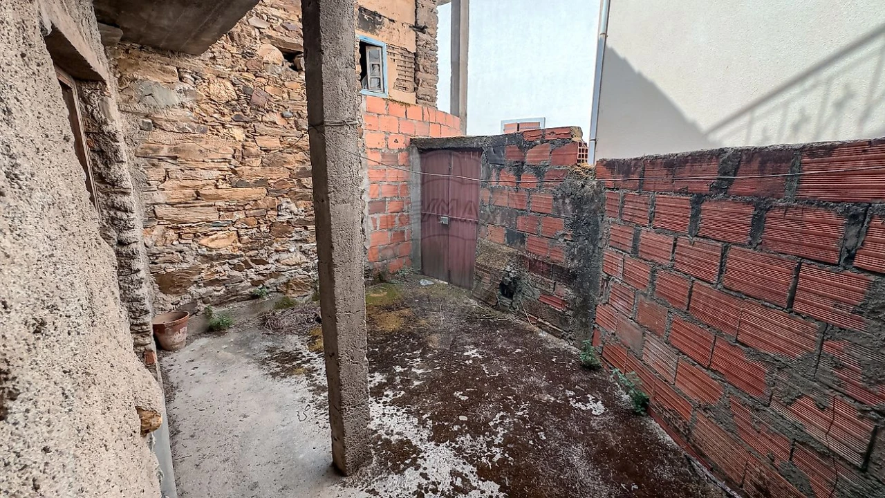 Moradia T2 para Venda em Janeiro de Baixo Foto 10