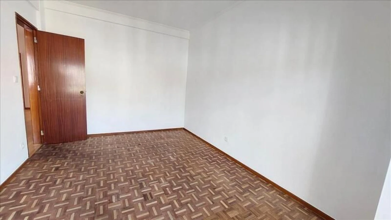 Apartamento T3 para Venda em Agualva e Mira-Sintra Foto 8