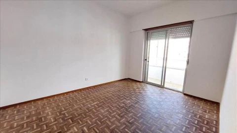 Apartamento T3 para Venda em Agualva e Mira-Sintra