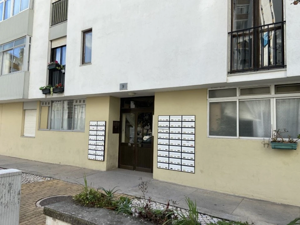 Apartamento T2 para Venda em Corroios Foto 2