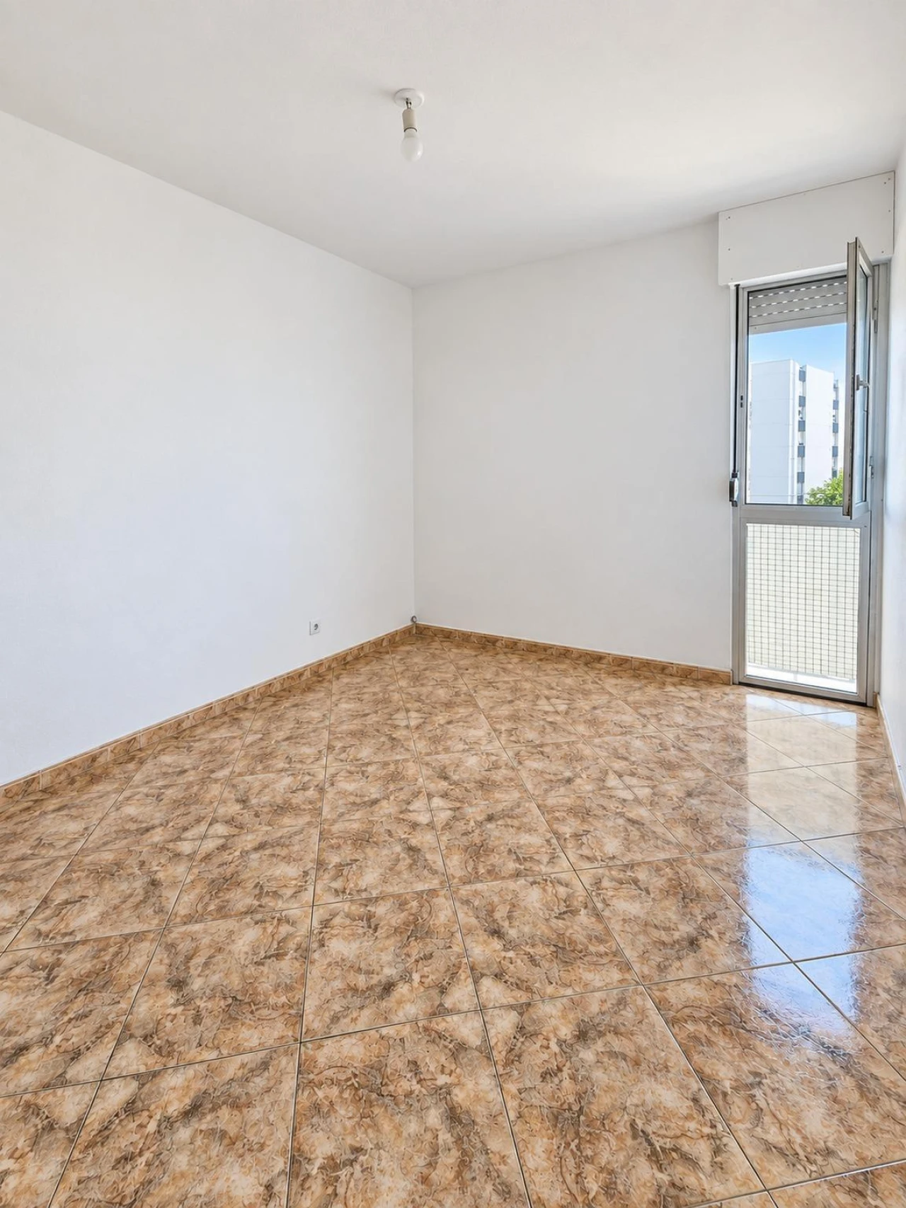 Apartamento T2 para Venda em Corroios Foto 12