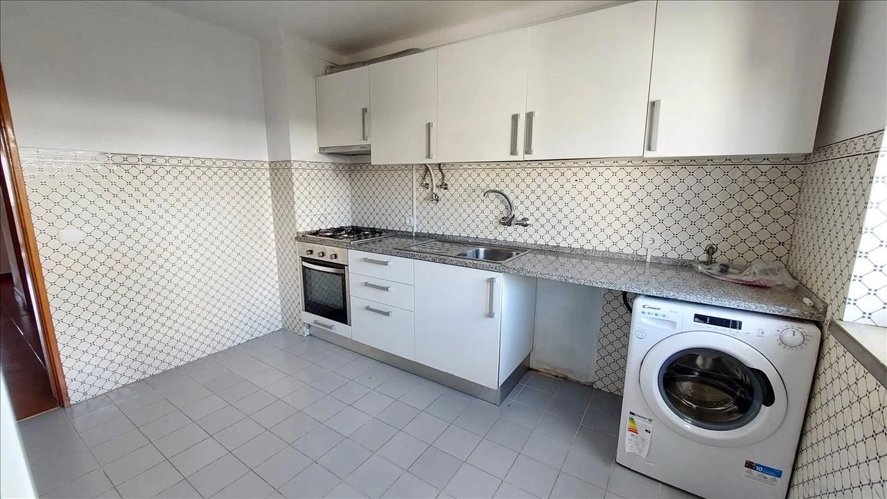Apartamento T3 para Venda em Agualva e Mira-Sintra Foto 2