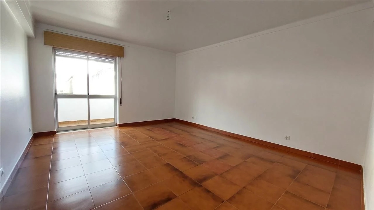 Apartamento T3 para Venda em Agualva e Mira-Sintra Foto 4