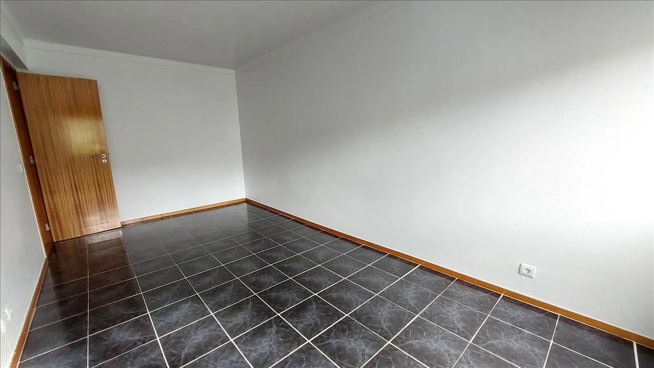 Apartamento T3 para Venda em Agualva e Mira-Sintra Foto 9